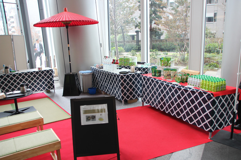 伊藤園ブースはお茶を用意