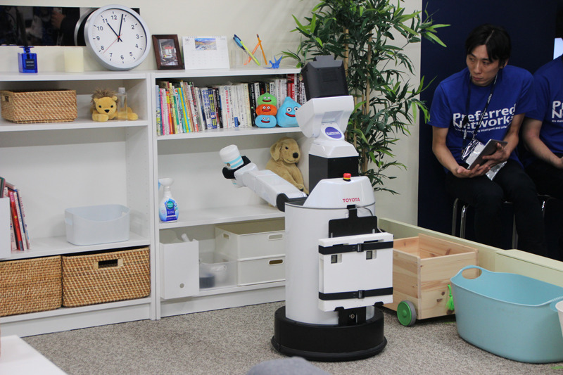 ウェットティッシュは棚に片付けていた