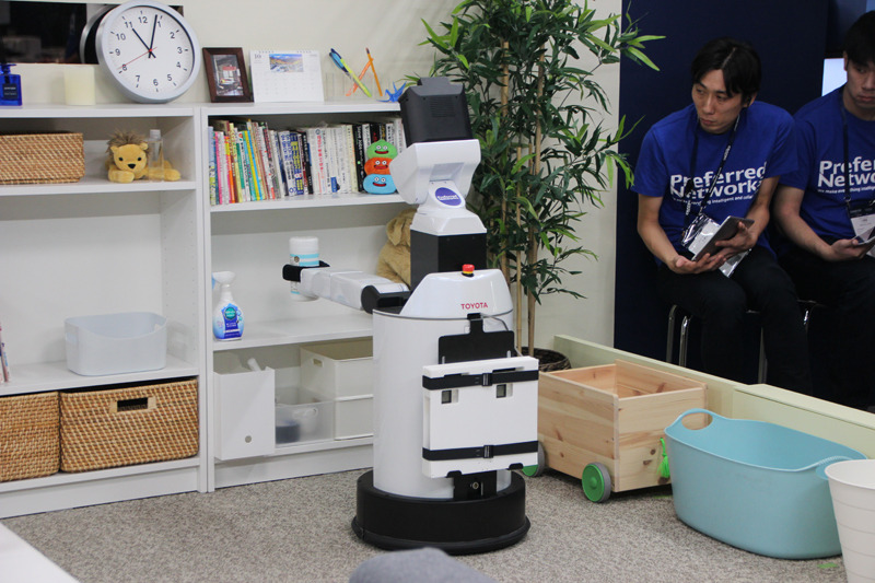 ウェットティッシュは棚に片付けていた