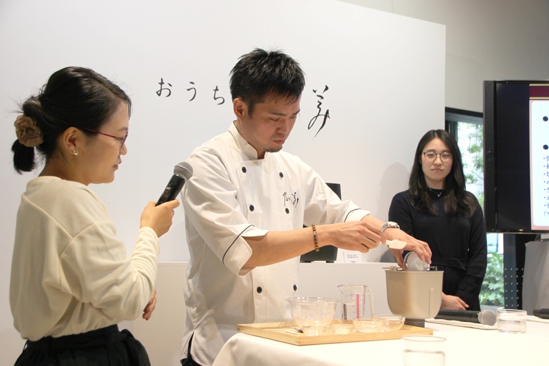 材料を入れるだけ、スイッチを押すだけのホームベーカリーに最初は不安があったという