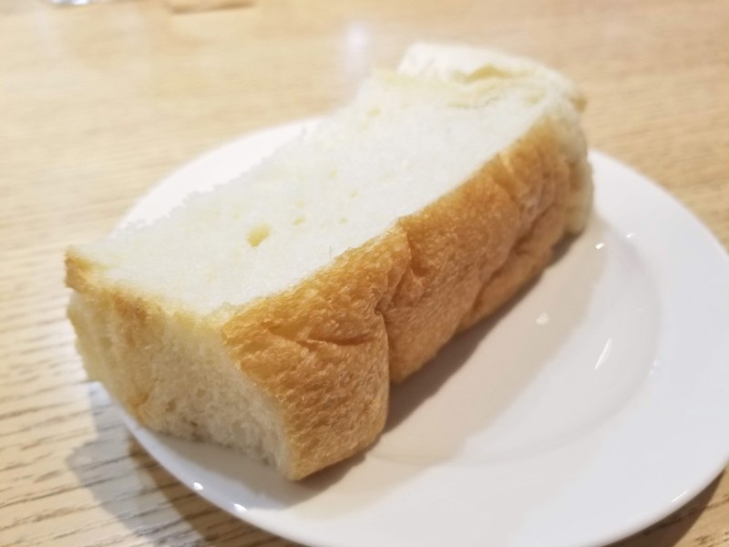 しっとり焼きあげられ、コクと甘みのある生食パンが楽しめるという