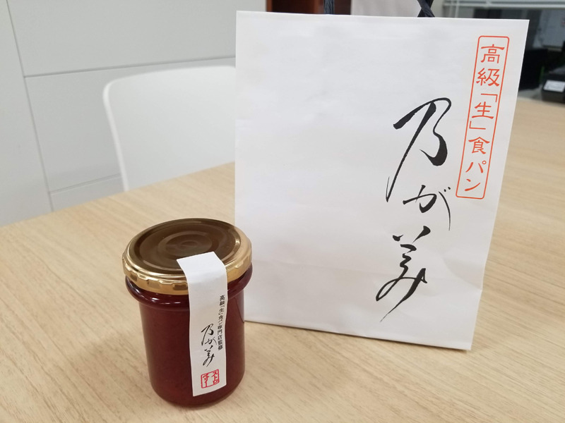 高級「生」食パンのほかジャムなども販売している