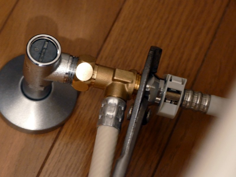 ここも最後はレンチで締め込む