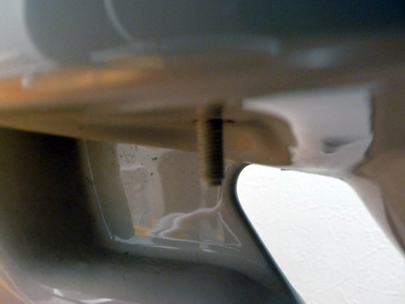 締め付け工具のおかげで、全く難なく外れた