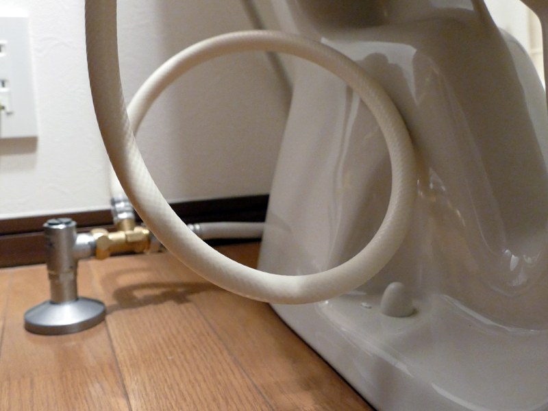 給水ファスナーは、輪を作ったりして長さを調整しよう