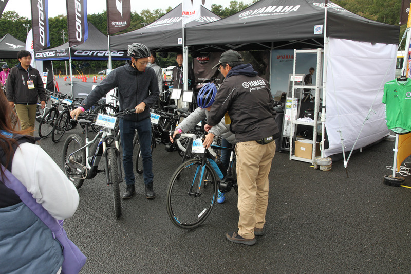 ヤマハのブースには同社のe-bike、YPJシリーズがズラリ。MTBタイプやロードタイプなど、異なるスタイルのe-bikeを乗り比べることができた