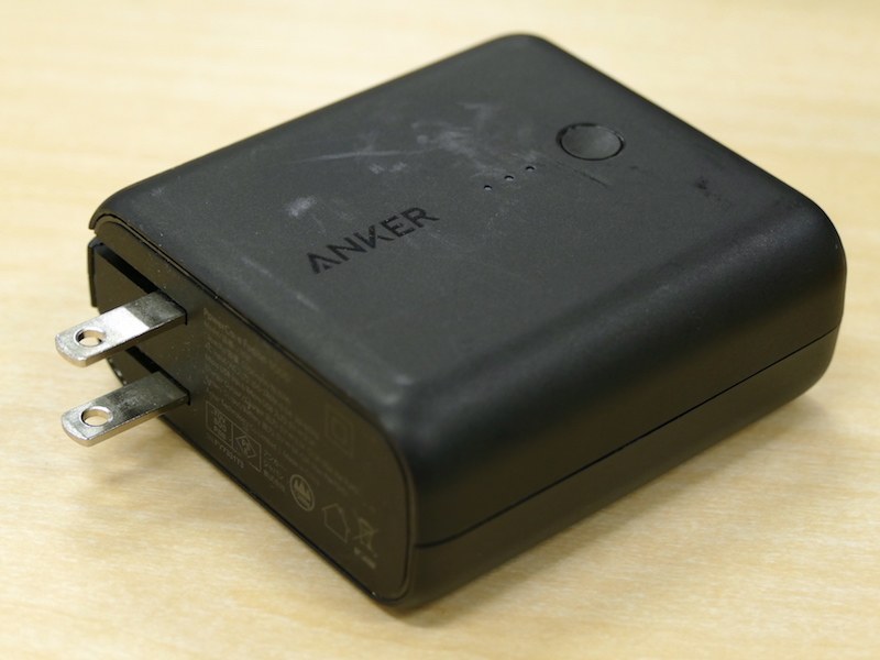 本体にACプラグを内蔵