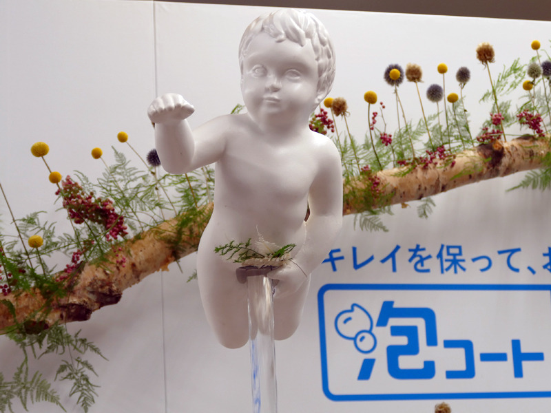 「泡コートトワレ体感イベント」は、小便小僧くんがお出迎え