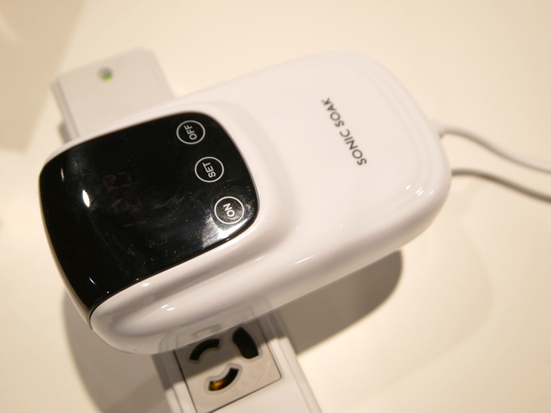 本体部は、コンセントに差し込んで利用。タイマー設定ができる