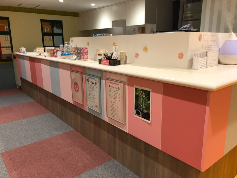 フードコート的エリアではベビーフードも売っていて至れり尽くせり