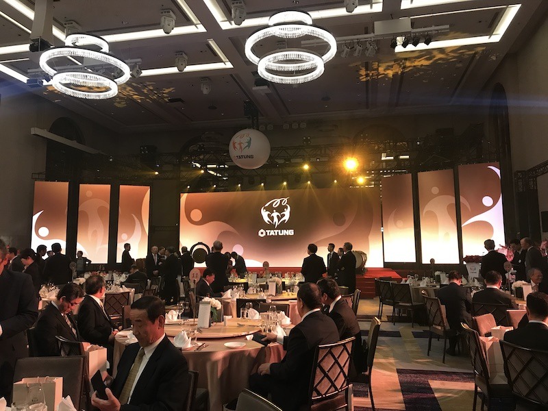 台北のホテルで開かれた式典(大同100周年慶祝午宴)。後ろにこの2倍ぐらいの席がありました