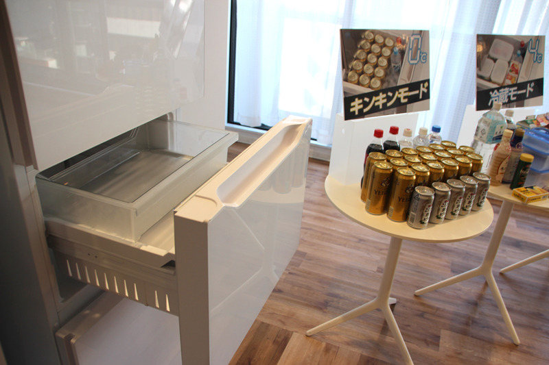 ツインバード「ハーフ&ハーフプラス」。中段に温度を3段階に切り替えられる「くらしにピタッと切替室」を搭載