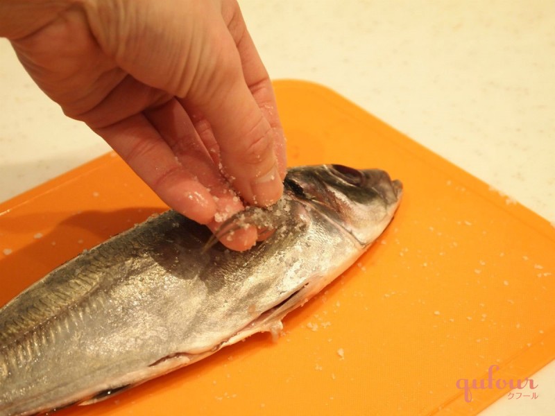 調理の下処理 調理の下処理8 ワタ付きの魚の 下処理法 と 塩焼き のコツ 家電 Watch