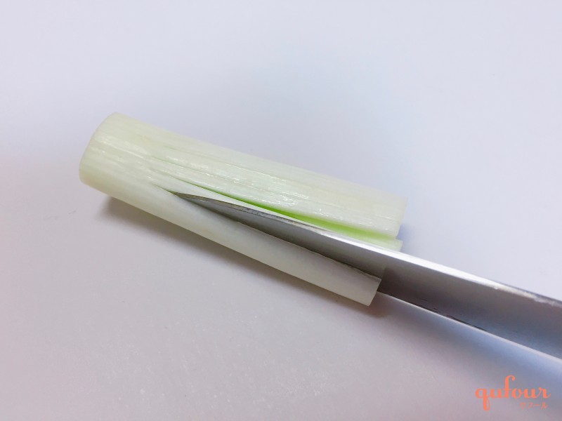 【暮らし】【野菜の切り方6】料理に辛味と香り!玉ネギ・長ネギの「みじん切り」 - 家電 Watch