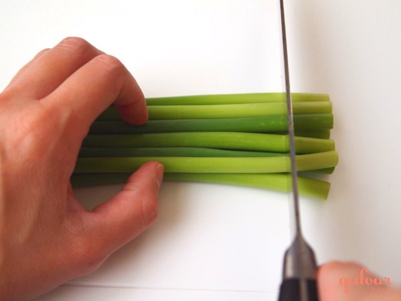 調理の下処理 調理の下処理24 ニンニクの皮を剥くコツ ニンニクの芽の下処理法 家電 Watch