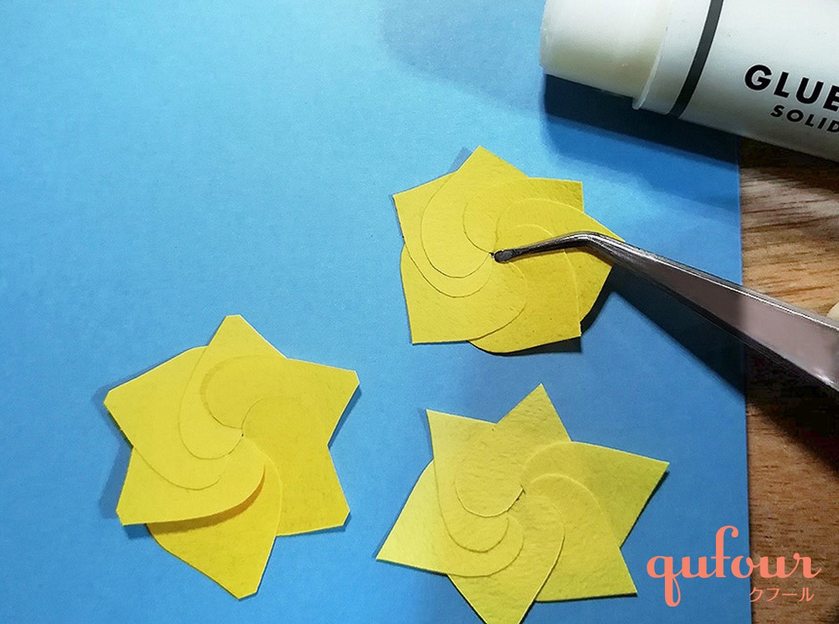 暮らし 季節の切り絵カード8 父の日に贈る 黄色いバラのカード を手作り 家電 Watch 暮らし 季節の切り絵カード8 父の日に贈る 黄色いバラのカード を手作り 家電 Watch