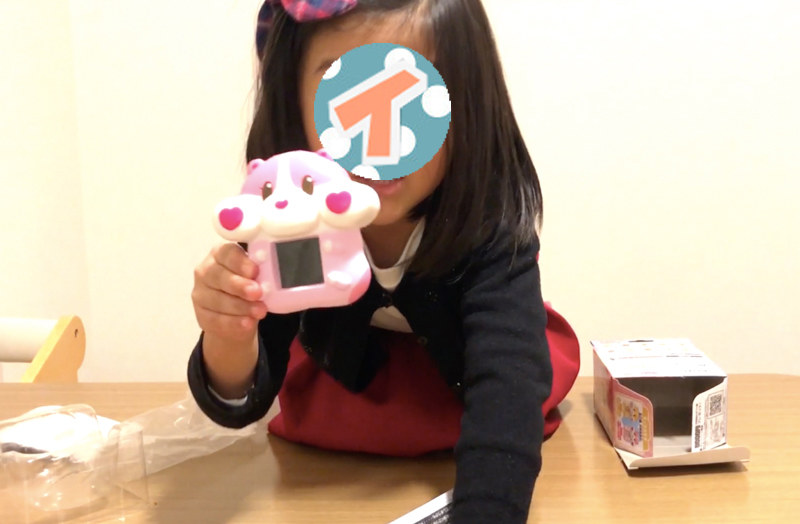 ユーチューバーっぽく紹介してくる娘