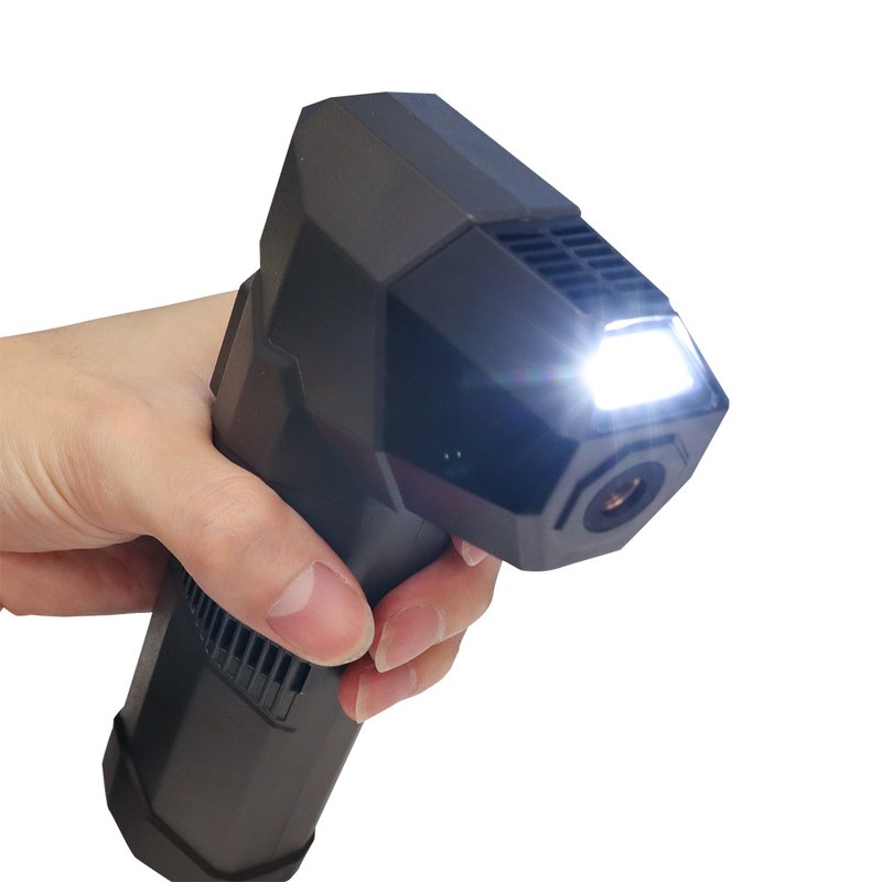 LEDライトを搭載し、モバイルバッテリーとしても使える