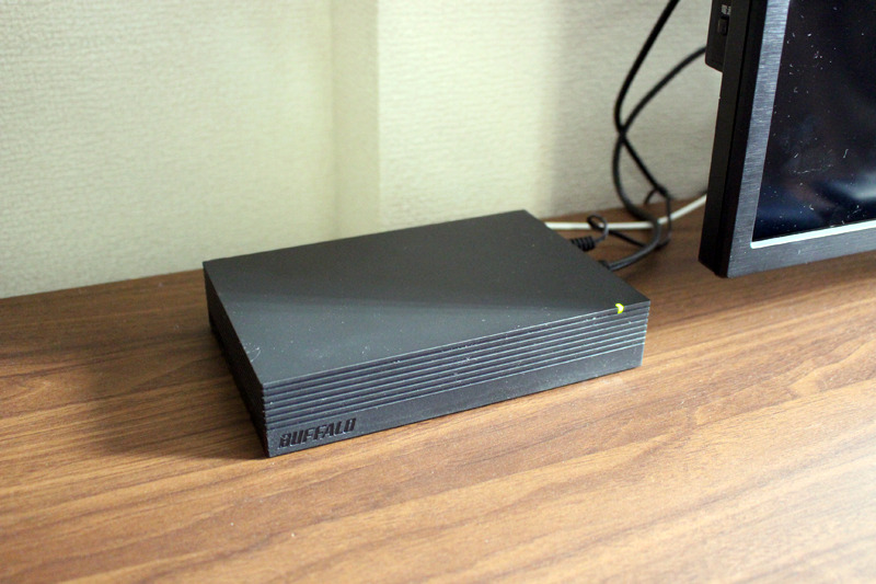 録画用には、市販の外付けHDDは用意。こちらも接続は簡単だ