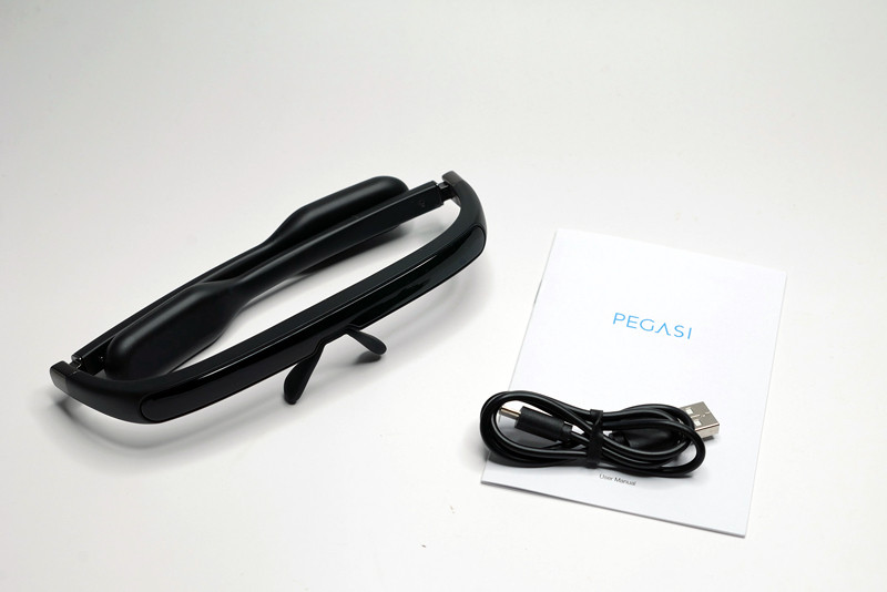 充電用のUSBケーブルが1本付属します