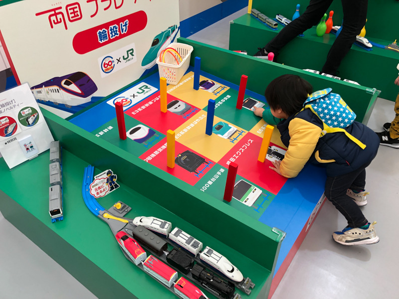 輪投げなどもあって、ゲームによってもらえるステッカーの種類が違う