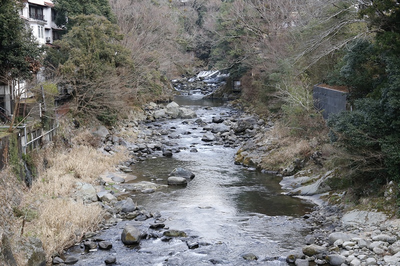 こちらは探索している途中で見つけた出会い橋。クルマでは通り過ぎてしまうような場所にも魅力的なスポットが
