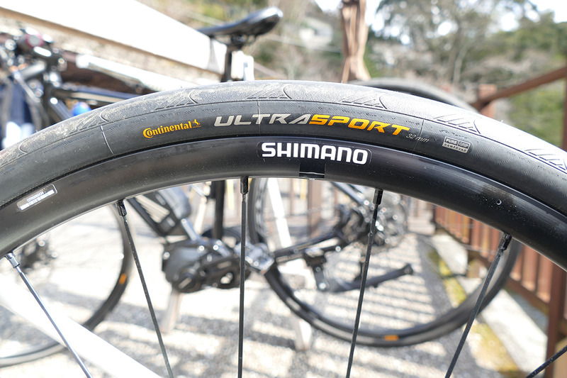 乗り心地に直結するタイヤにはコンチネンタルのウルトラスポーツを採用