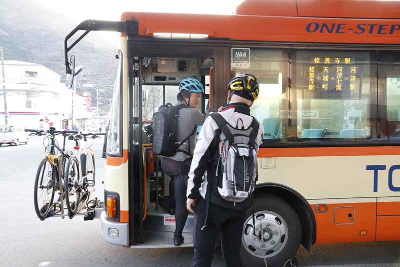 通常のバス運賃で乗れます