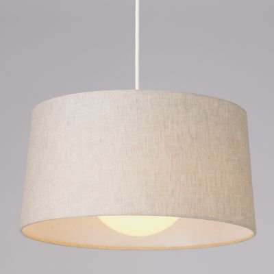 麻のシェードで自然な風合いを楽しめる