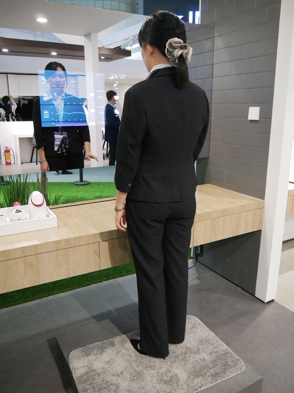 下の台が体重計の役割を果たしている