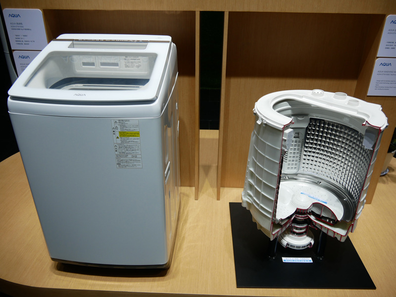 カットモデルを用いて、ツインパルセーターとダイレクトドライブメカモーターの強みを訴求