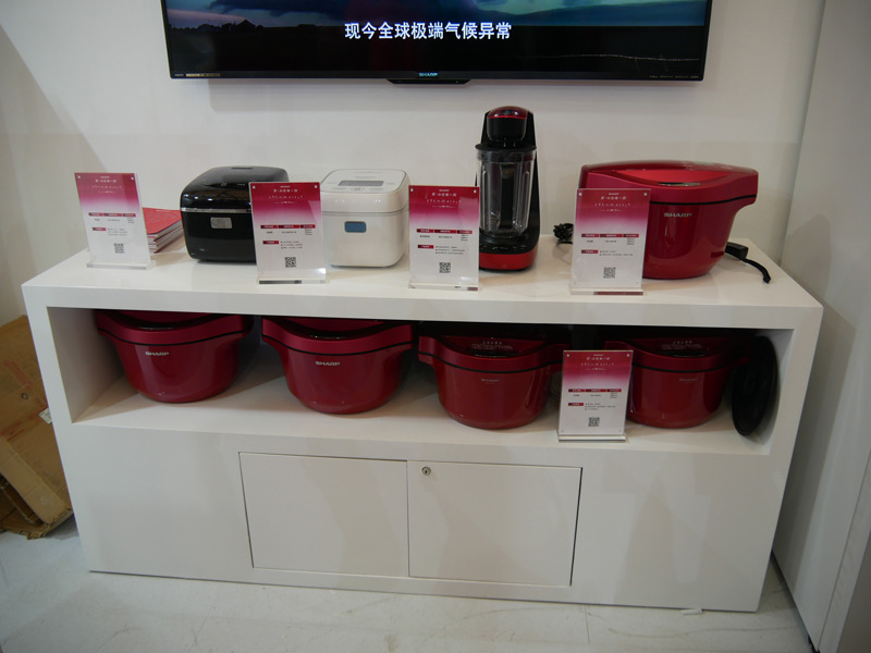 ホットクックは商品展示とともに、実際作った料理の試食も