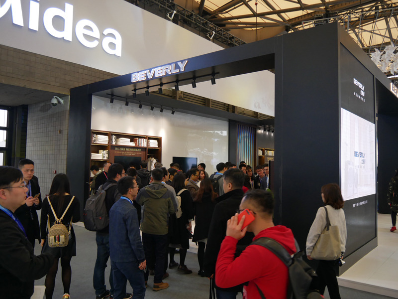 上位ブランドに位置づけるBEVERLYブランドのコーナー