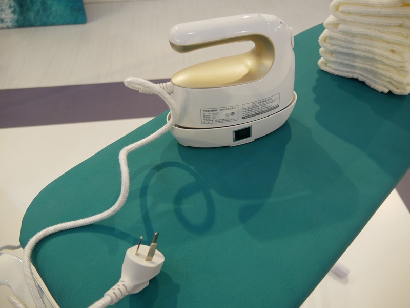 スチーマーのコードは中国仕様になっている