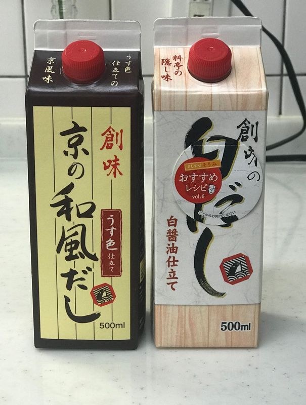 顆粒のだしの素も塩、みりん、薄口しょうゆなども使わずに、極上の味に仕上げる奥の手が、創味食品の「京の和風だし」と「創味の白だし」を使うこと。これがあれば、卵と水だけで味が決まる