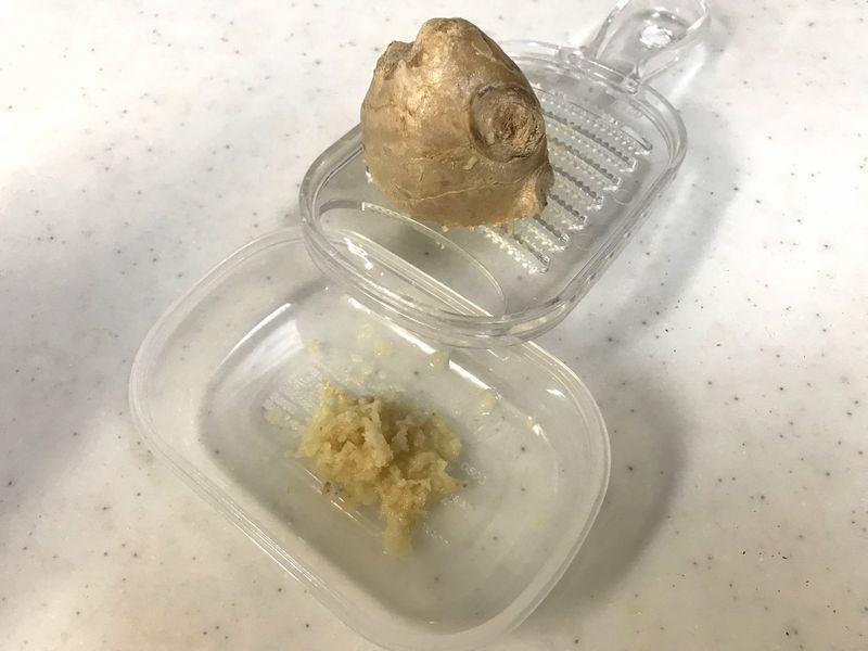 普通の茶わん蒸しの材料にすりおろしたショウガを加えた「ショウガ入り茶わん蒸し」は疲れ気味の日におすすめの一品