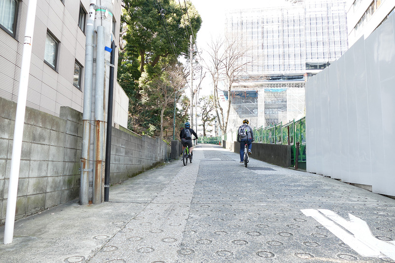裏道を使った自転車通勤のネックとなるのが急な上り坂