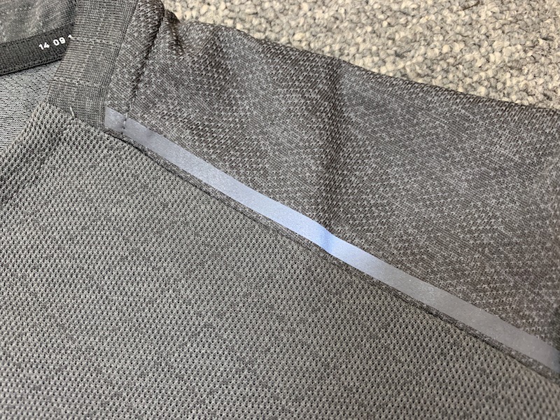 夜間走行時の安全性を高めるリフレクターを装備