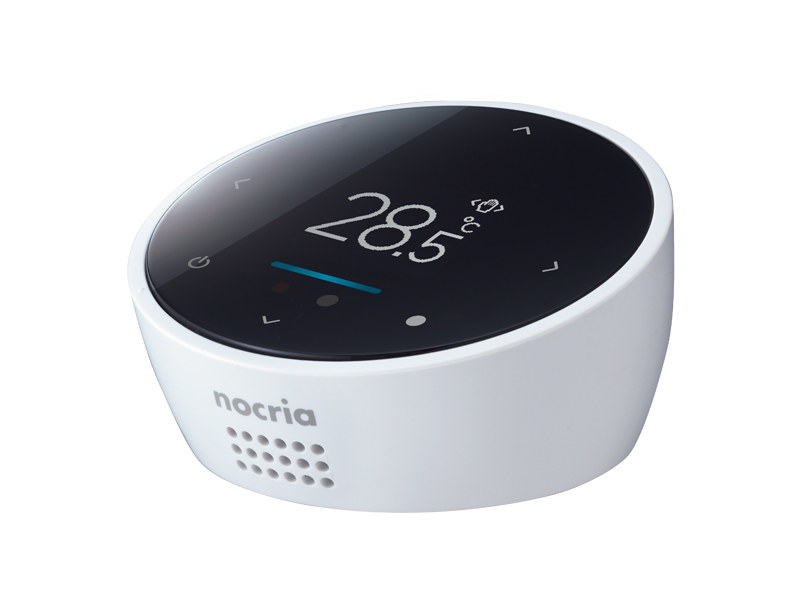 センサーを内蔵する据え置き型のリモコンをBluetoothで双方向に通信させることで、複数端末でエアコンを操作しても、設定温度などに齟齬が出ない