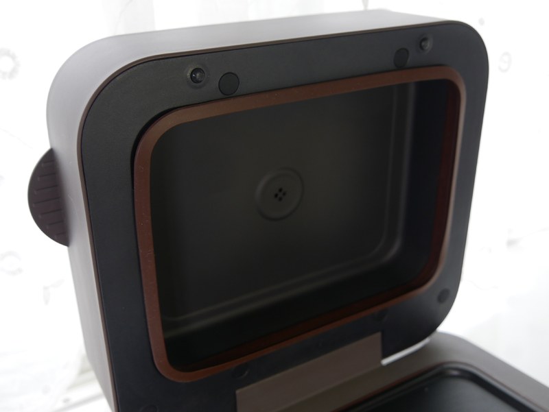 フタの部分はパンにかぶせるようにします