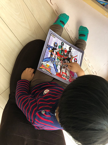 家に帰って色紙を見て「こわかったねえ」とつぶやいていた