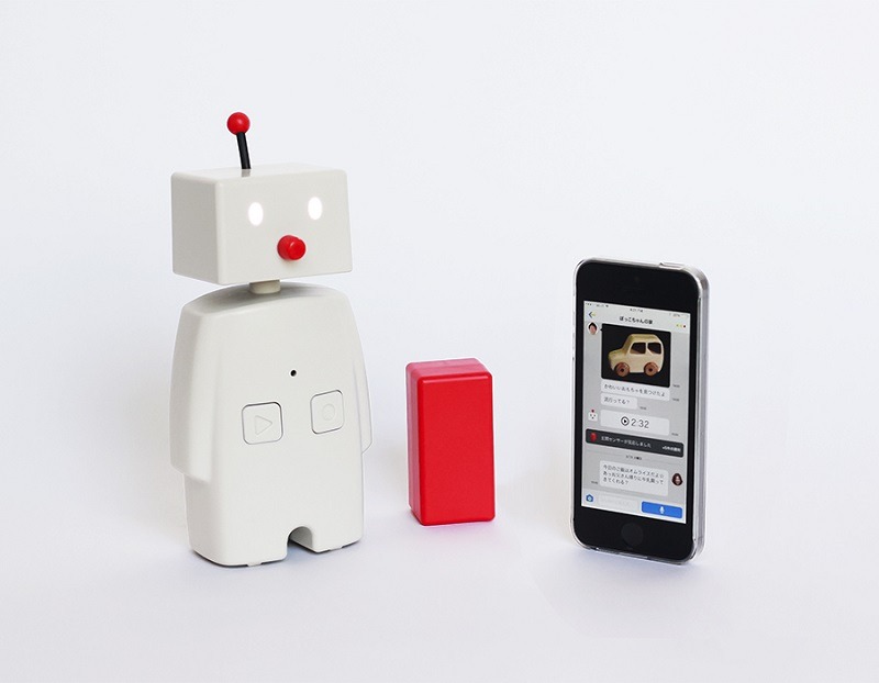 TELLBOは、ユカイ工学が販売するコミュニケーションロボット「BOCCO」を活用