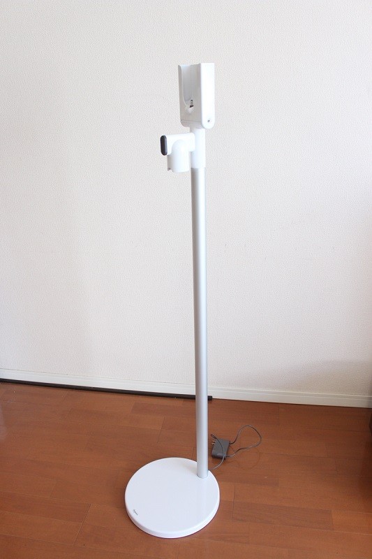 ダイソンで初めて、自立式の充電ドックが付属