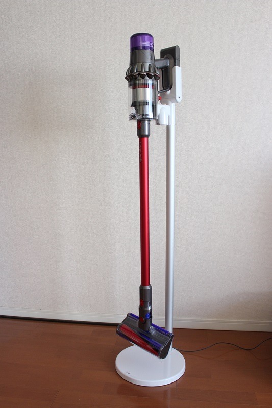 見た目はスッキリしているが、充電部分が結構高い位置にある