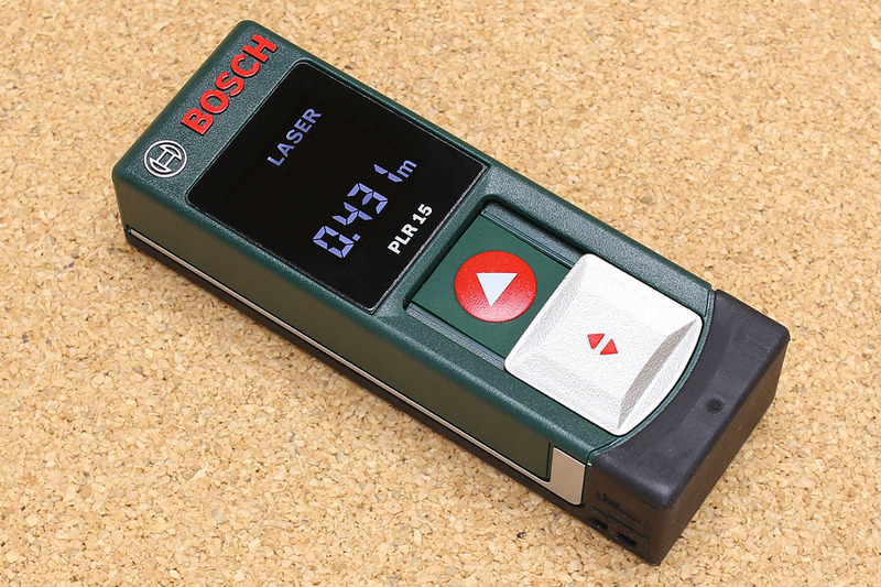 ボッシュ製レーザー測距計の使い方を「PLR 15」を例にとって見ていきましょう
