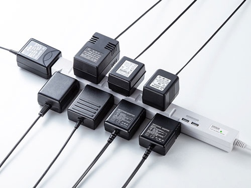 「TAP-SLIM8U-1」(電源差し込み口8個、コード長1m、USBポート付き)