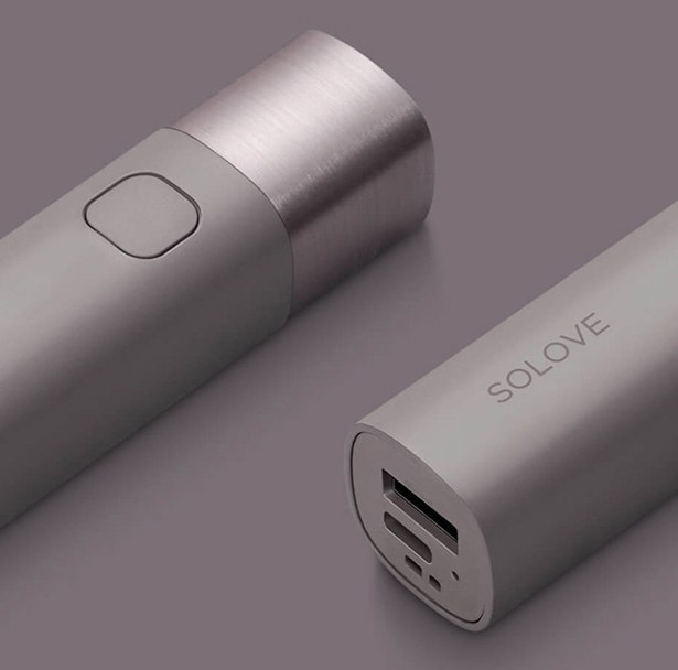 USB-Aの出力ポートを搭載し、モバイルバッテリーとしても利用可能