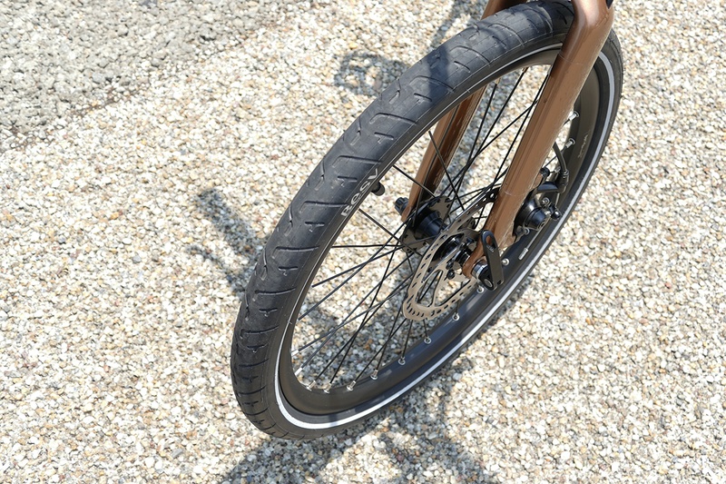 タイヤは20×1.75でミニベロの標準的なサイズ