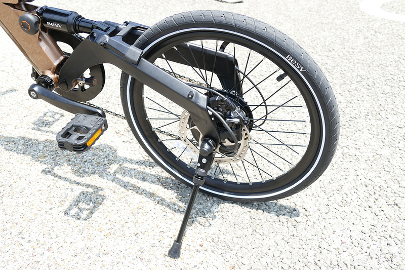 スタンドも標準装備