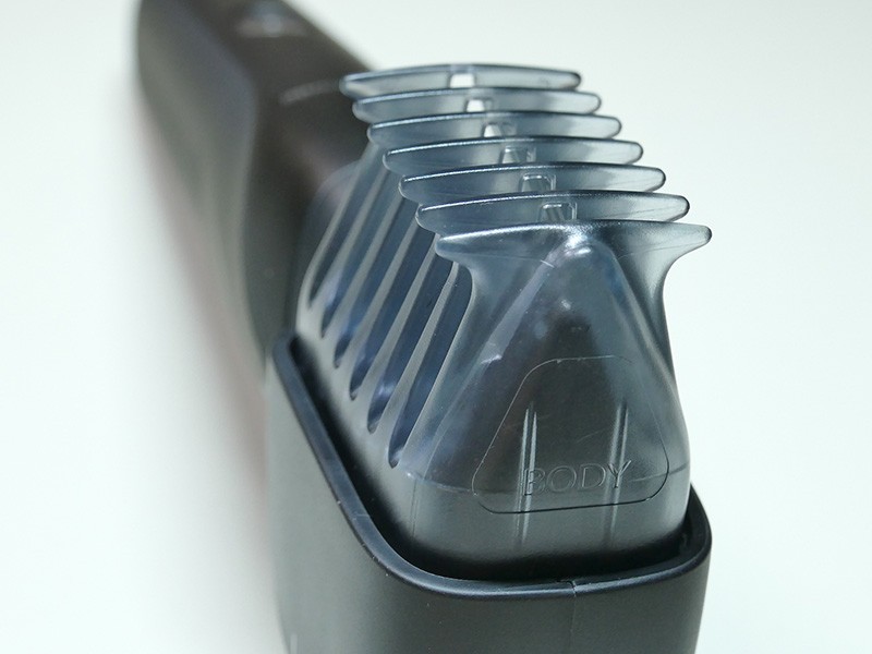 アタッチメントの幅は25mmあるので安定して肌に当てられる